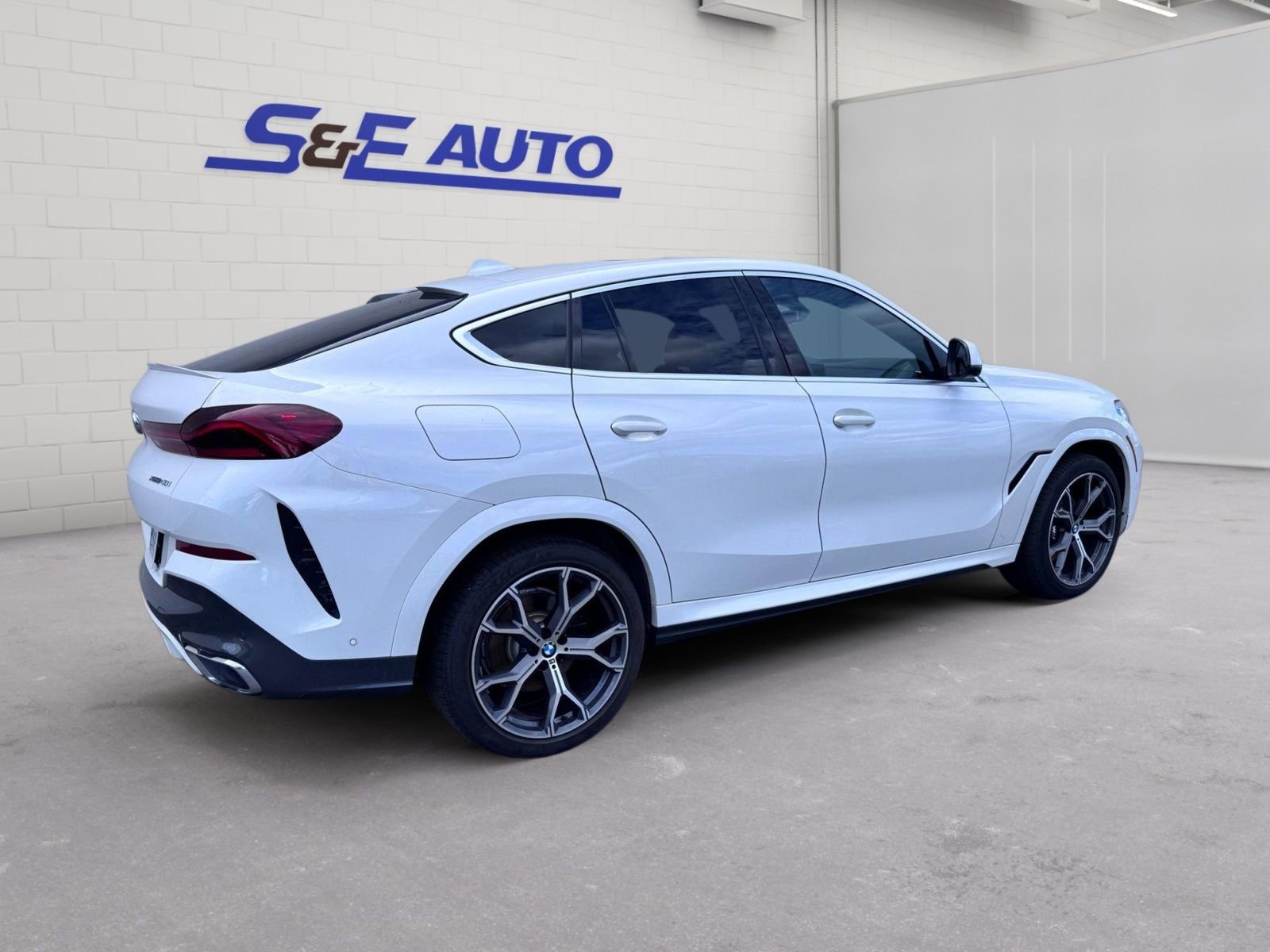Used 2022 BMW X6 xDrive40i image 6