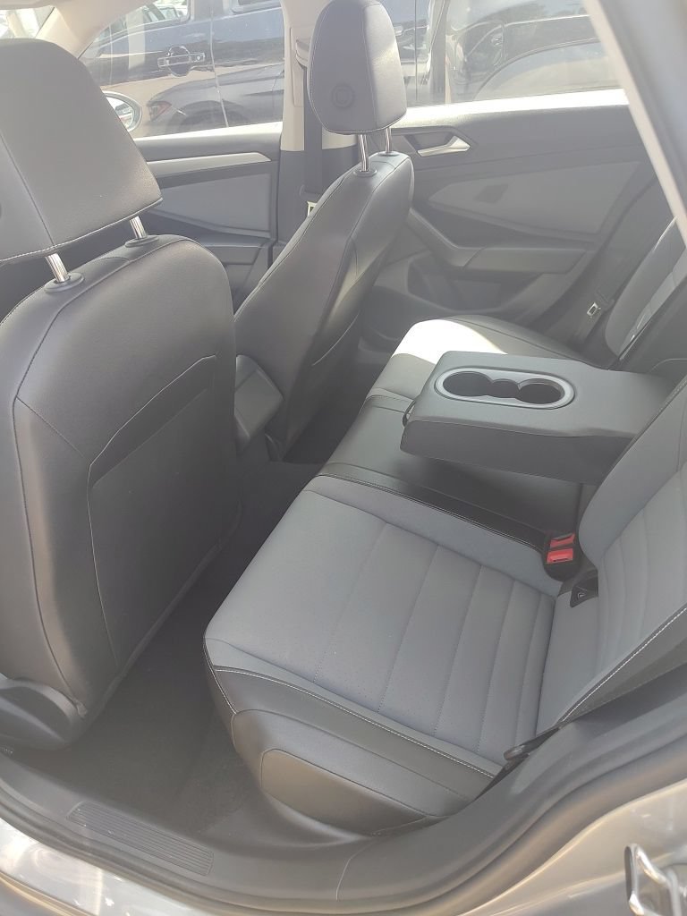 Used 2025 Volkswagen Jetta SE FWD image 7