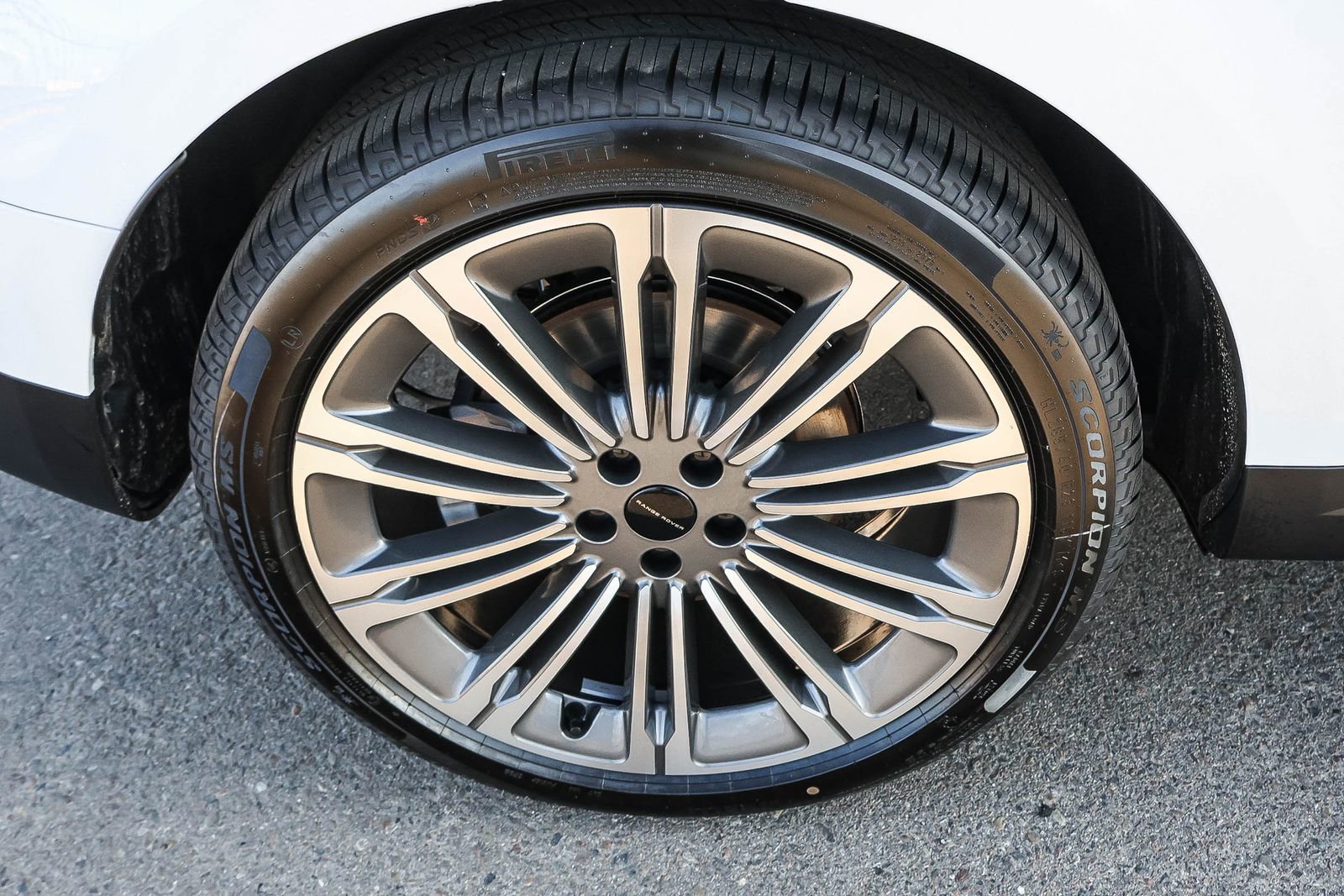 New 2026 Land Rover Range Rover Sport SE image 13