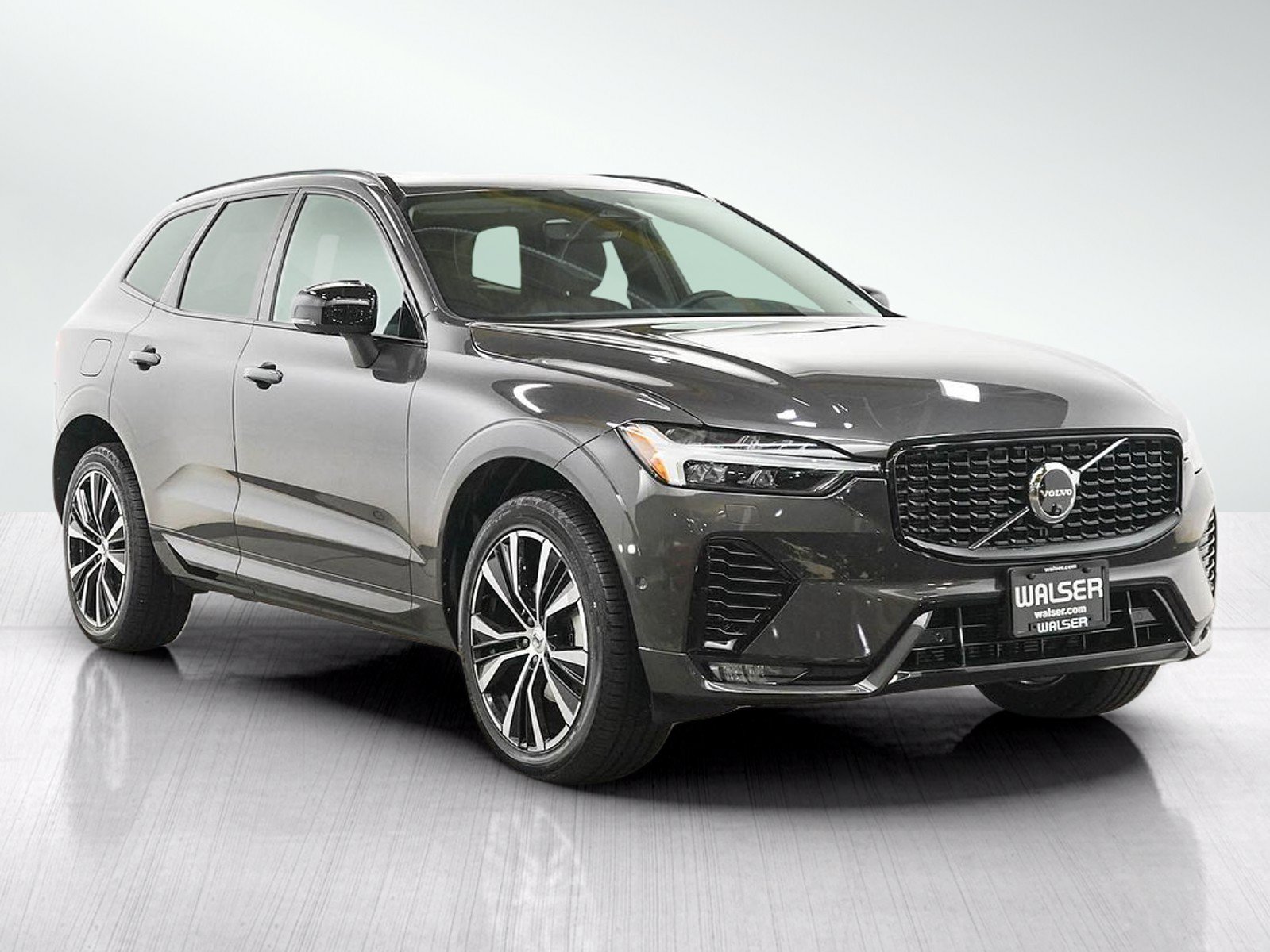 Used 2025 Volvo XC60 B5 Plus AWD/4WD image 7