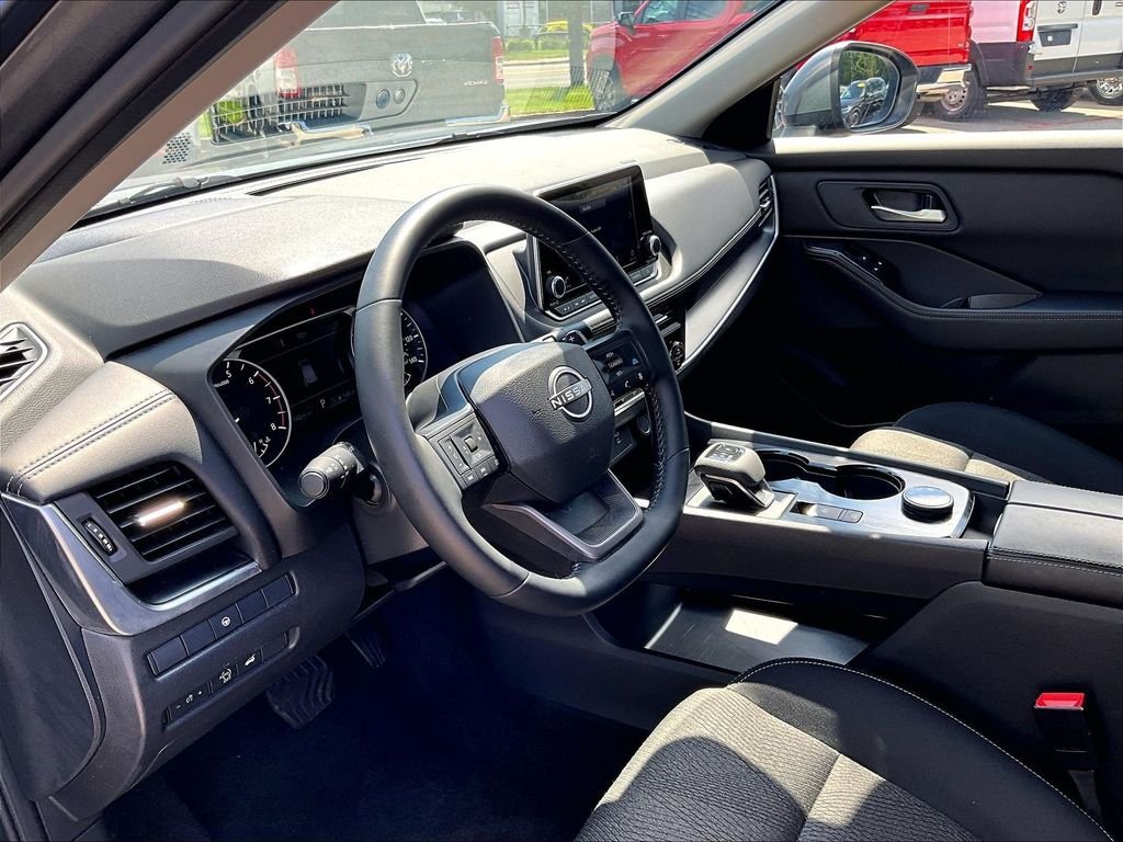 Certified 2026 Nissan Rogue SV AWD/4WD image 8