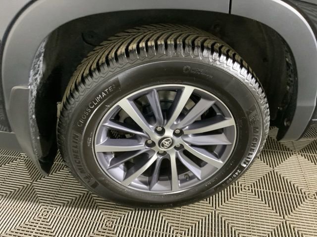 Used 2017 Toyota Highlander XLE image 12