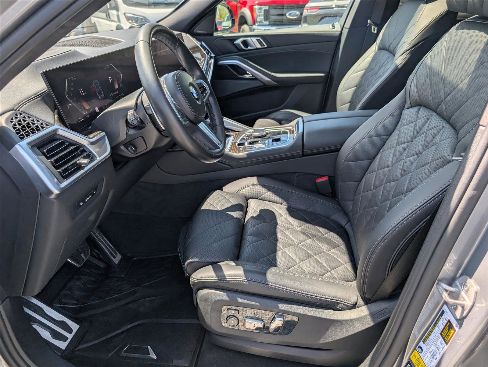 Used 2024 BMW X6 xDrive40i w/ Premium Package image 18