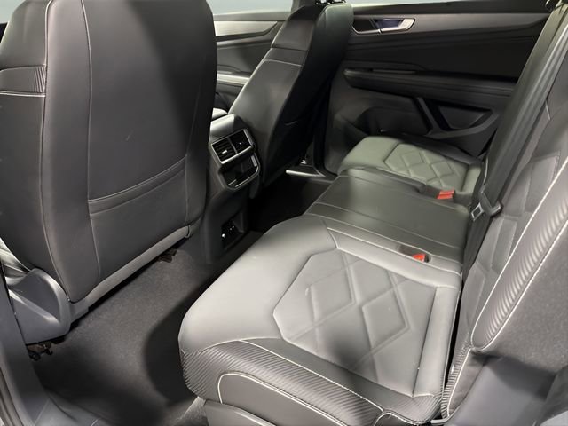 Used 2025 Volkswagen Atlas Cross Sport SE image 27