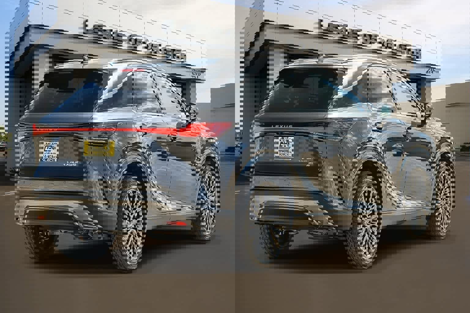 New 2026 Lexus RX 450h Luxury AWD/4WD image 4