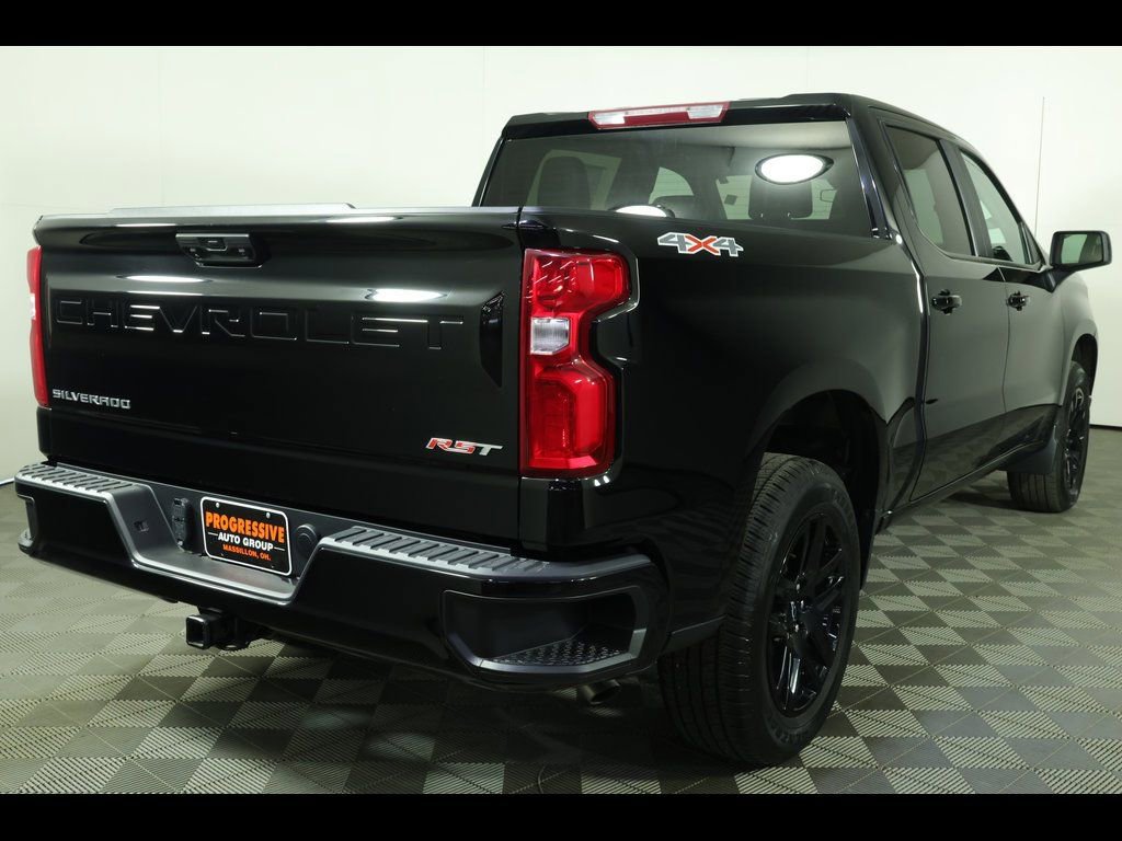 Used 2022 Chevrolet Silverado 1500 RST image 2