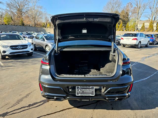 Used 2023 BMW 760i xDrive w/ Executive Package image 9