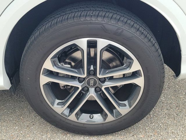 Certified 2025 Audi Q5 Premium w/ Convenience Package AWD/4WD image 10