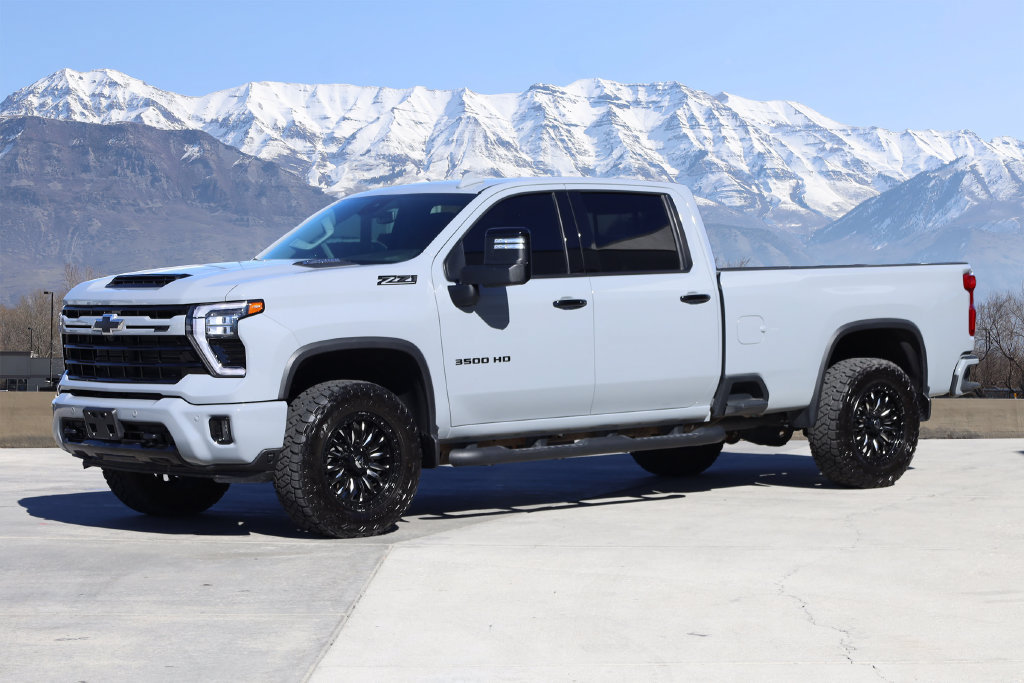 Used 2024 Chevrolet Silverado 3500 LTZ w/ LTZ Plus Package AWD/4WD image 2