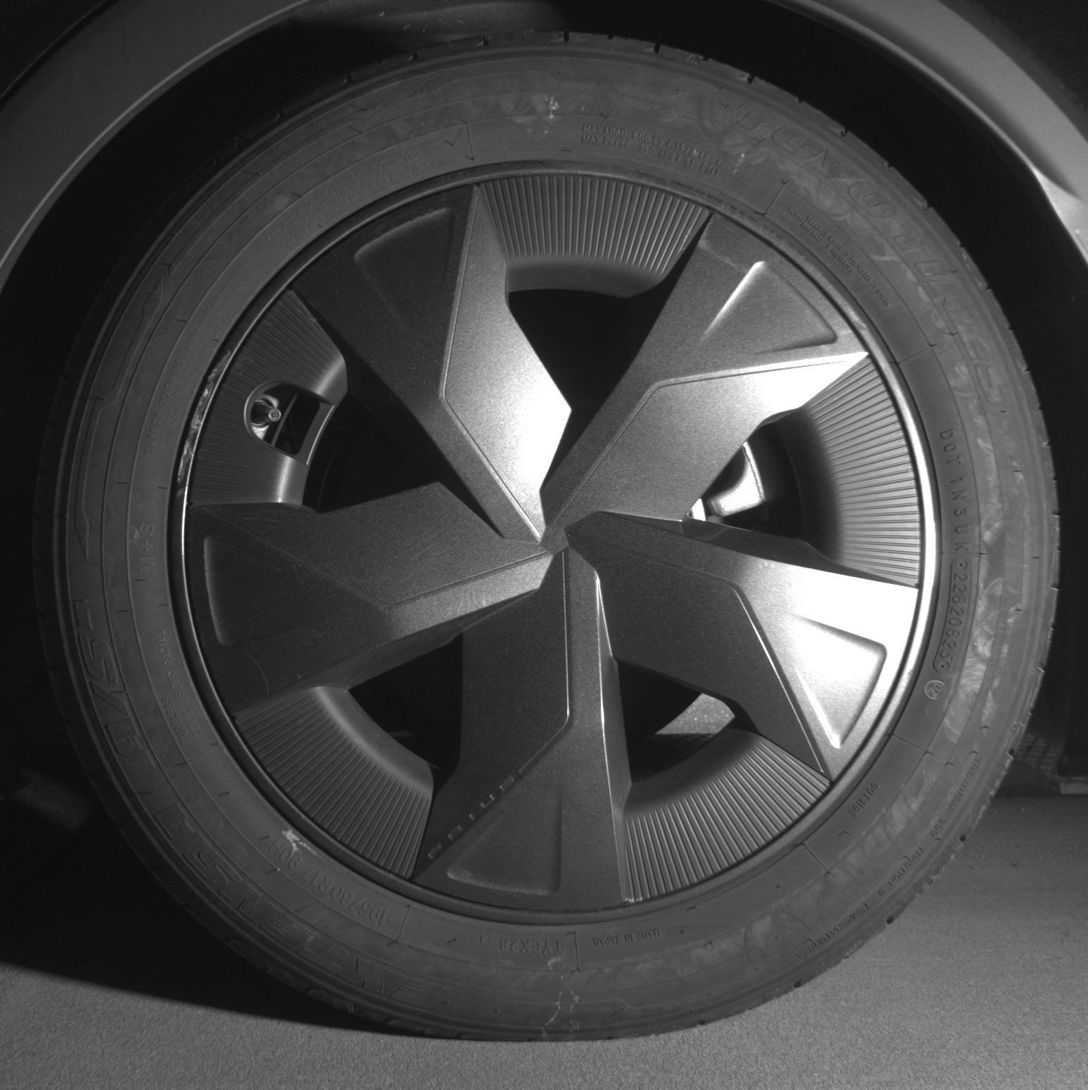 Used 2025 Toyota Prius LE FWD image 17