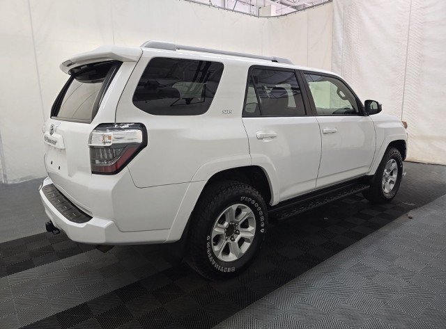 Used 2016 Toyota 4Runner SR5 AWD/4WD image 4