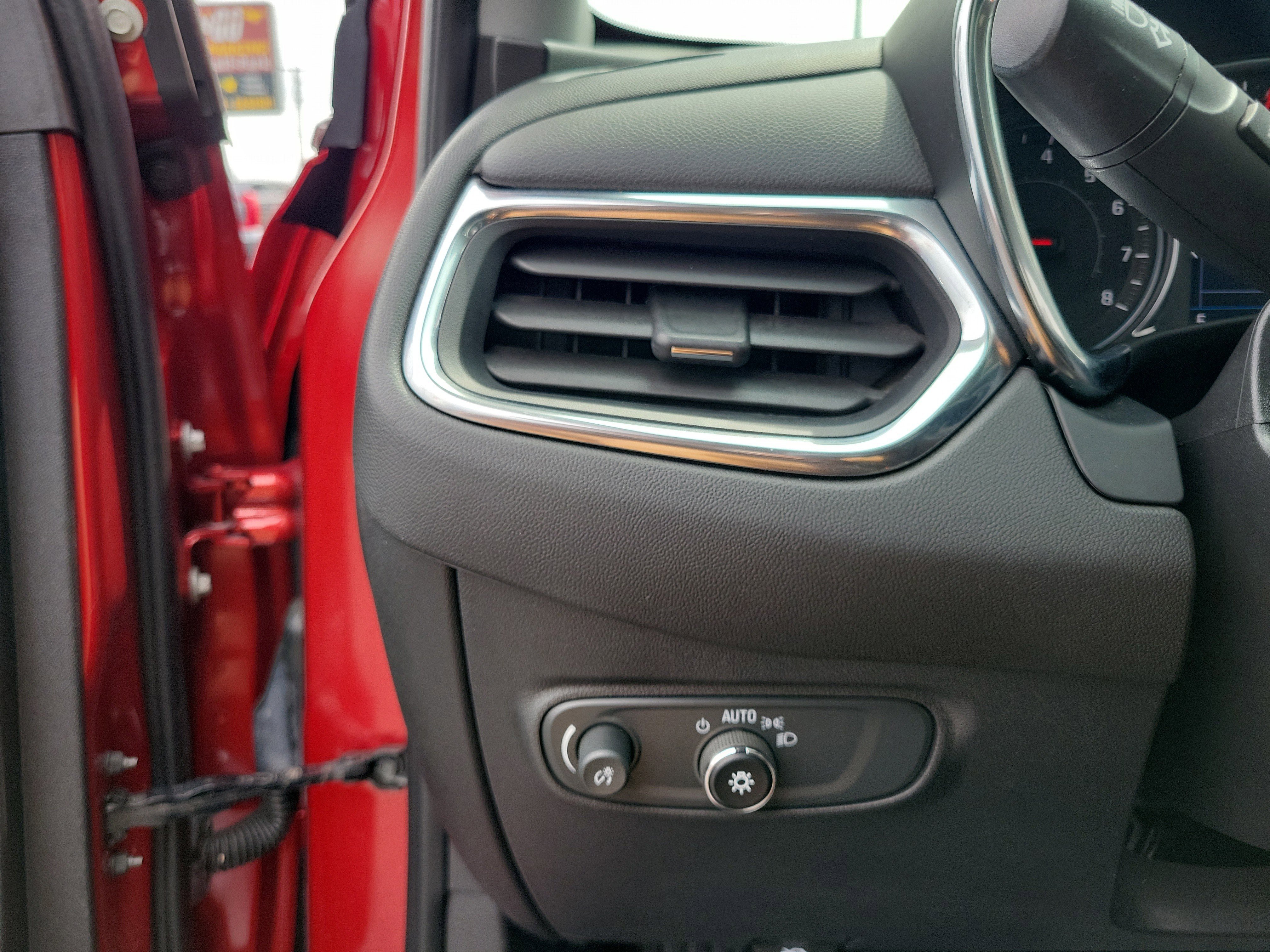 Used 2023 Chevrolet Equinox LT image 20