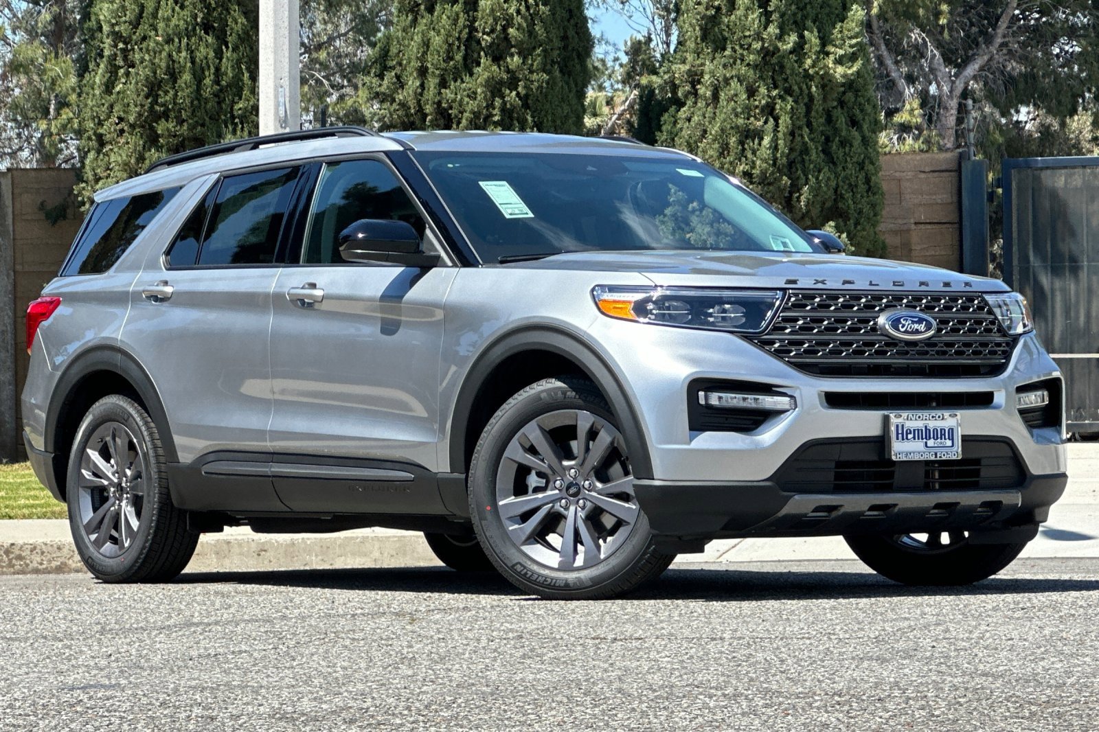 New 2024 Ford Explorer XLT w/ Equipment Group 202A image 2