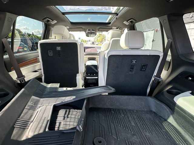 Used 2026 Cadillac Vistiq Luxury w/ LPO, Floor Liner Package AWD/4WD image 18