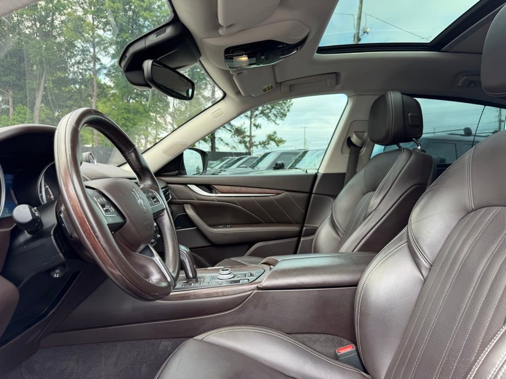 Used 2019 Maserati Levante GranLusso AWD/4WD image 11