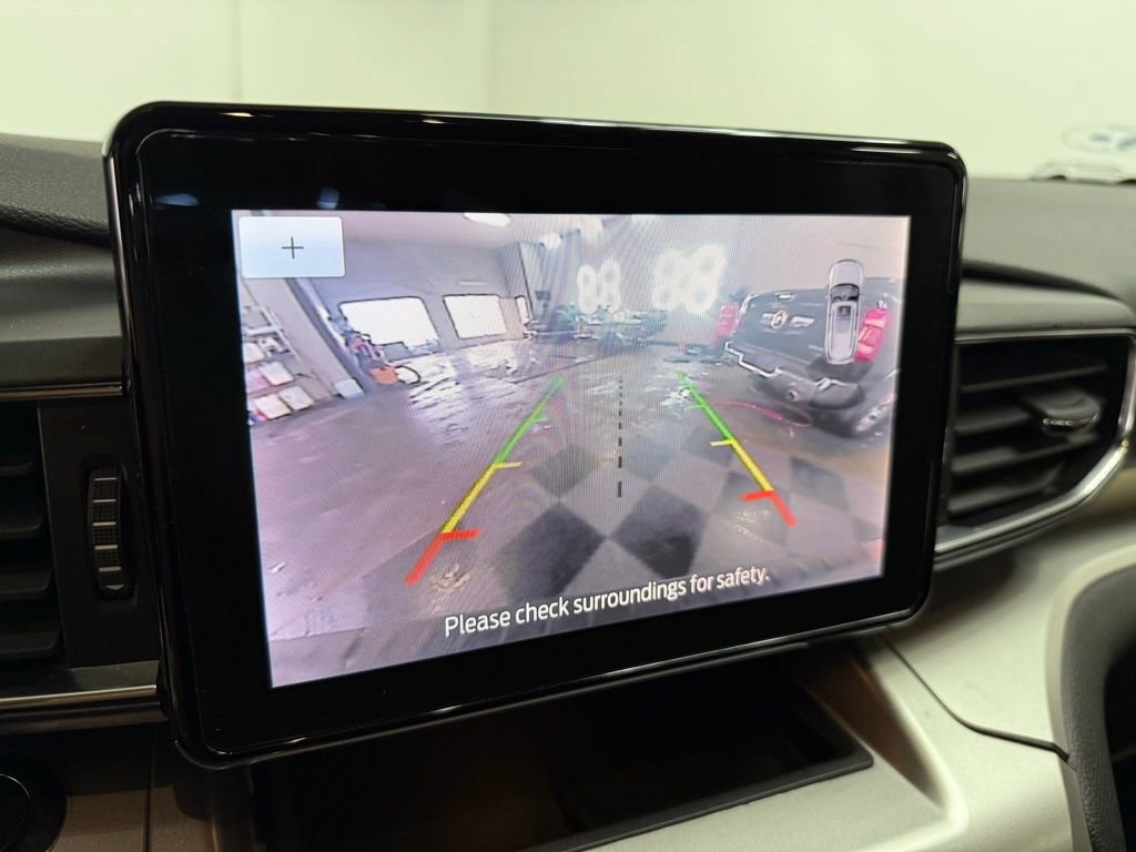 Certified 2022 Ford Explorer XLT w/ Equipment Group 202A image 6