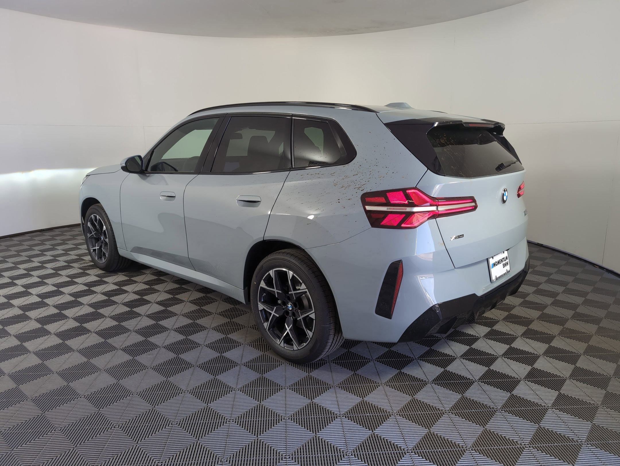 Used 2025 BMW X3 xDrive30i w/ M Sport Package image 3