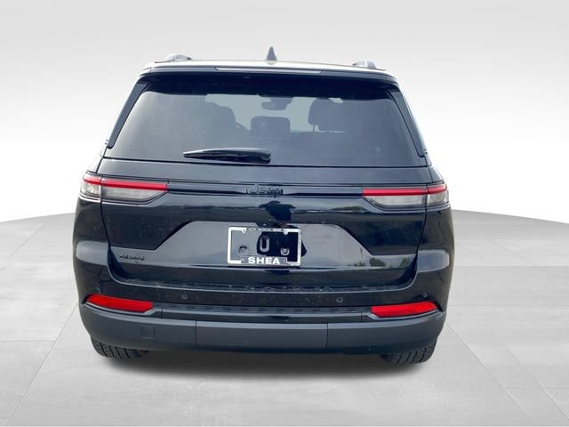 Used 2023 Jeep Grand Cherokee Altitude AWD/4WD image 4