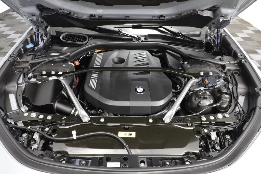 Used 2026 BMW 750e xDrive w/ Autobahn Package AWD/4WD image 27