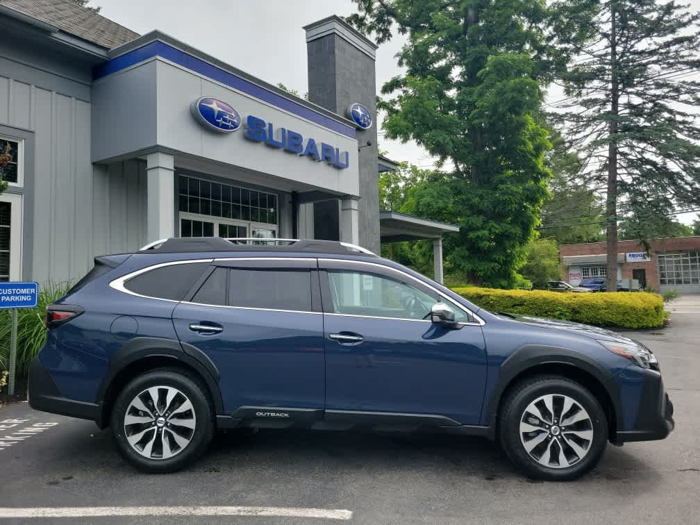 Used 2024 Subaru Outback Touring AWD/4WD image 2