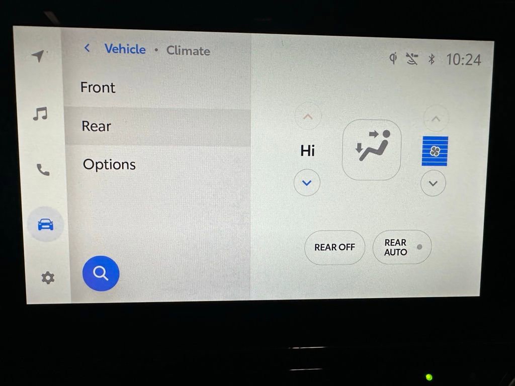 Used 2025 Toyota Highlander XLE image 32