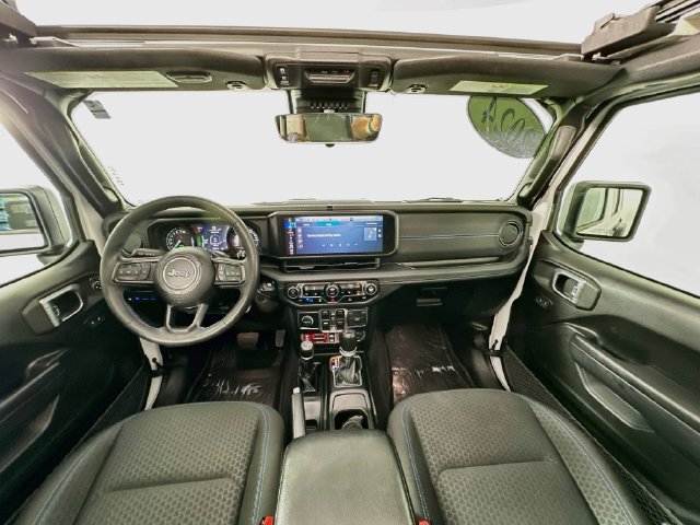 Used 2024 Jeep Wrangler Unlimited Rubicon 4xe w/ Technology Group AWD/4WD image 3