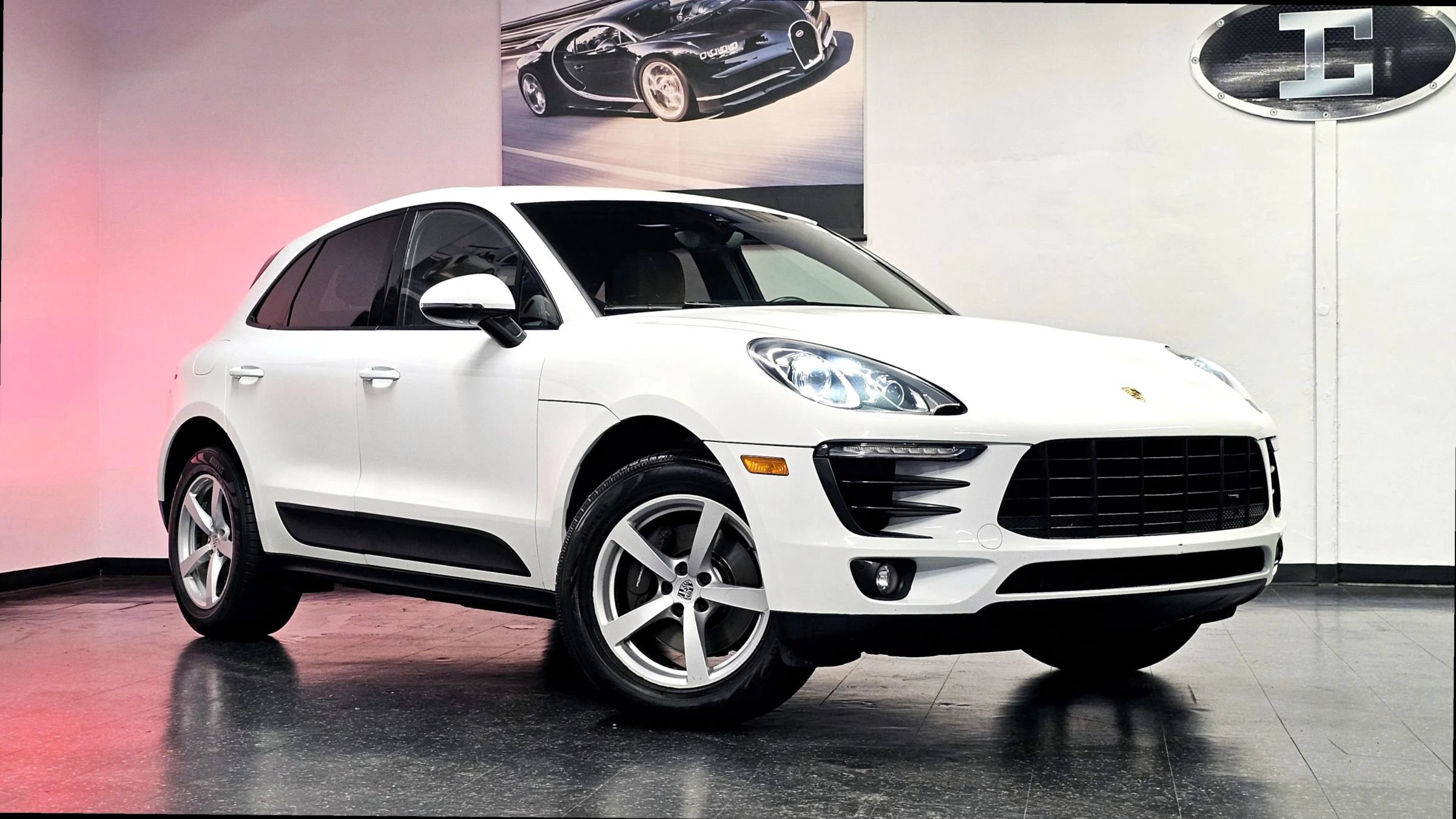 Used 2018 Porsche Macan Sport Edition AWD/4WD image 1