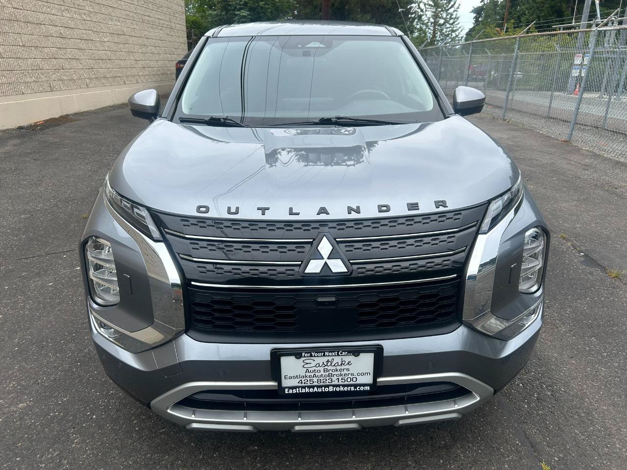 Used 2023 Mitsubishi Outlander SE AWD/4WD image 2