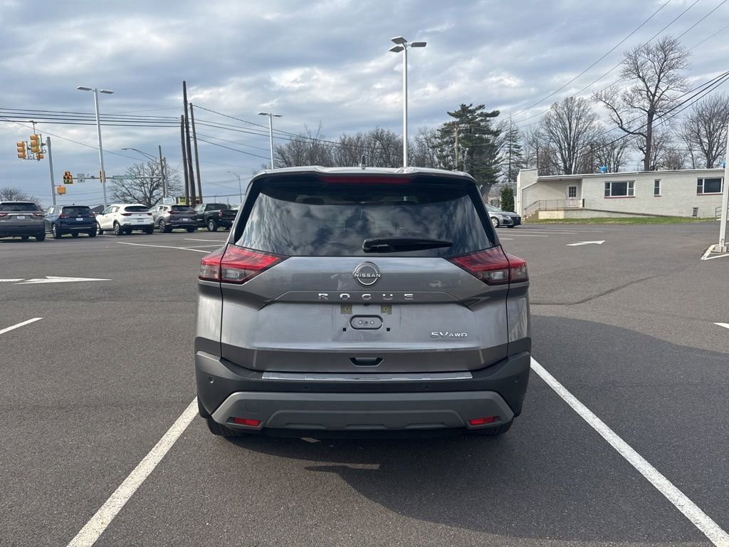 Used 2023 Nissan Rogue SV image 5