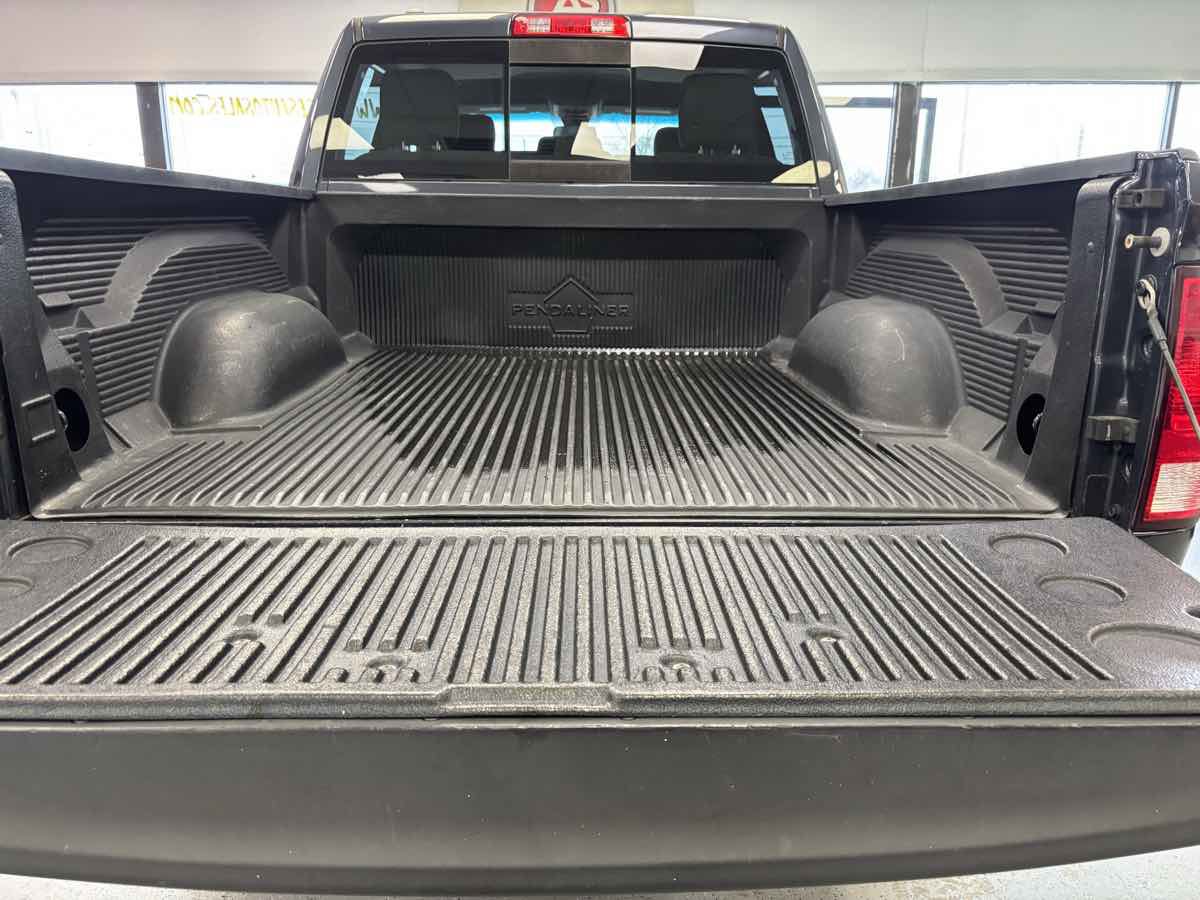 Used 2018 RAM 1500 Classic SLT image 13