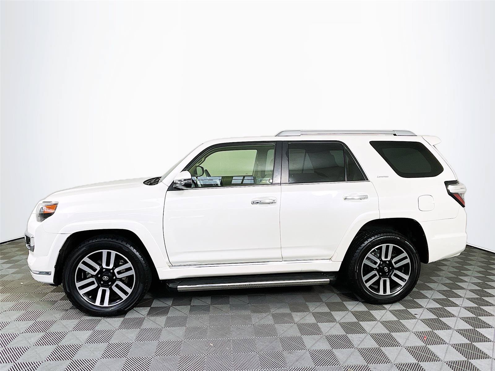 Used 2021 Toyota 4Runner Limited AWD/4WD image 4