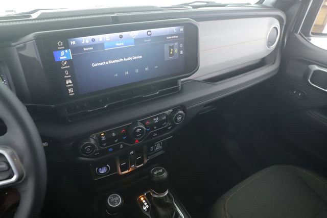 Used 2025 Jeep Wrangler Unlimited Sahara image 25