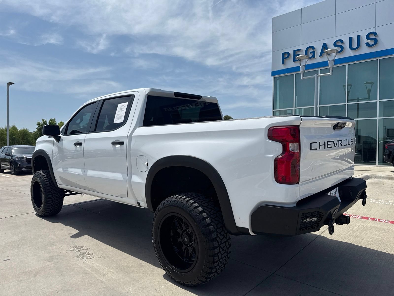 Used 2024 Chevrolet Silverado 1500 Custom Trail Boss w/ LPO, Dark Essentials Package AWD/4WD image 3