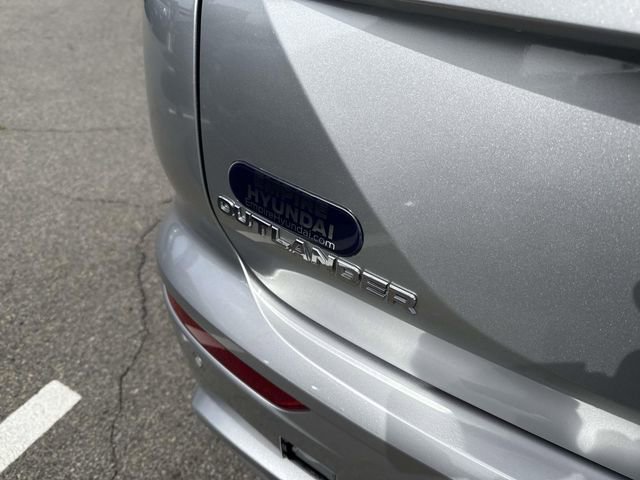 Used 2024 Mitsubishi Outlander SE Black Edition image 7