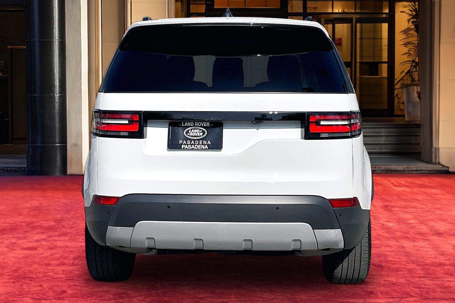 Used 2019 Land Rover Discovery HSE AWD/4WD image 4