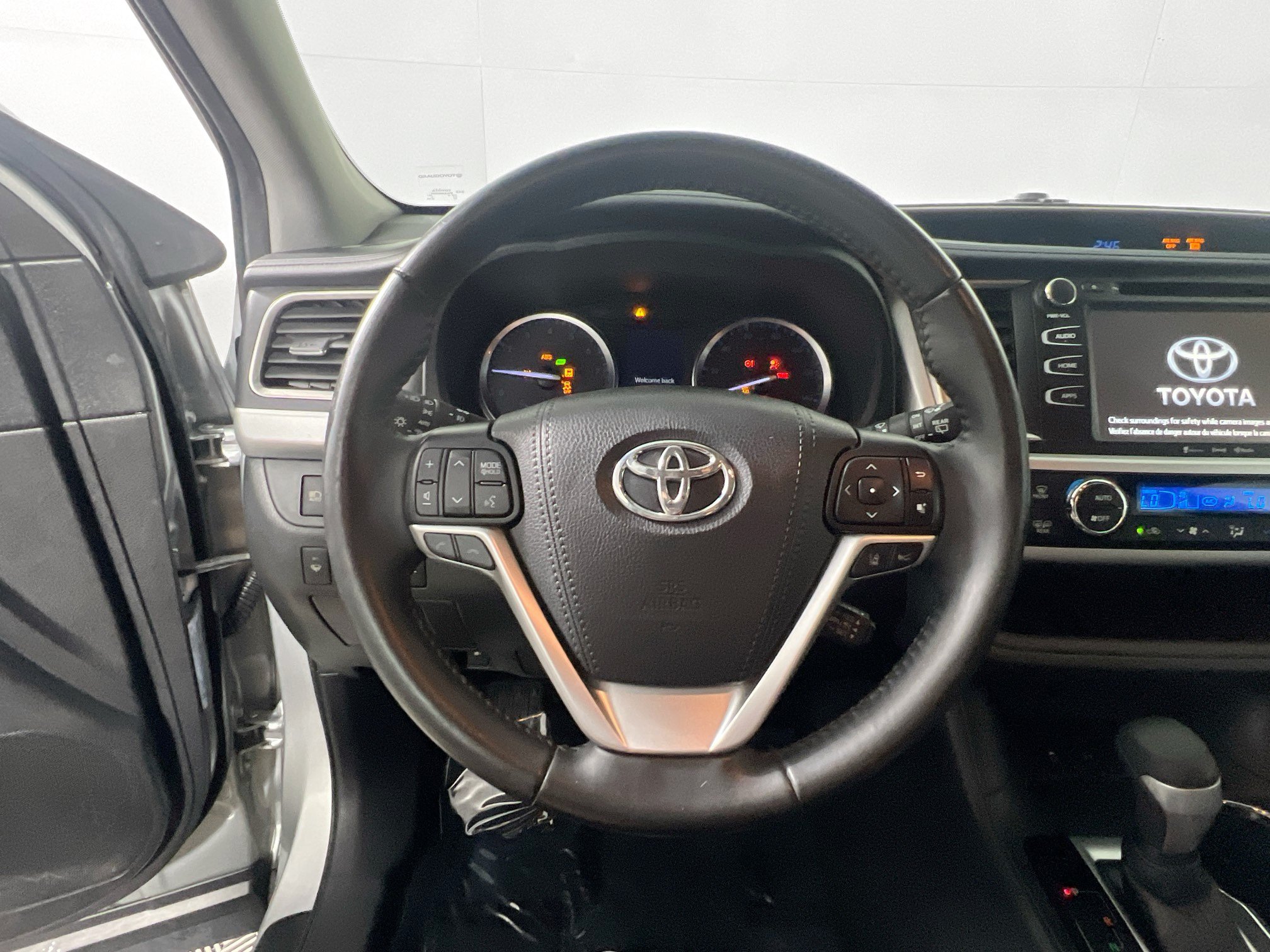 Used 2019 Toyota Highlander XLE FWD image 18