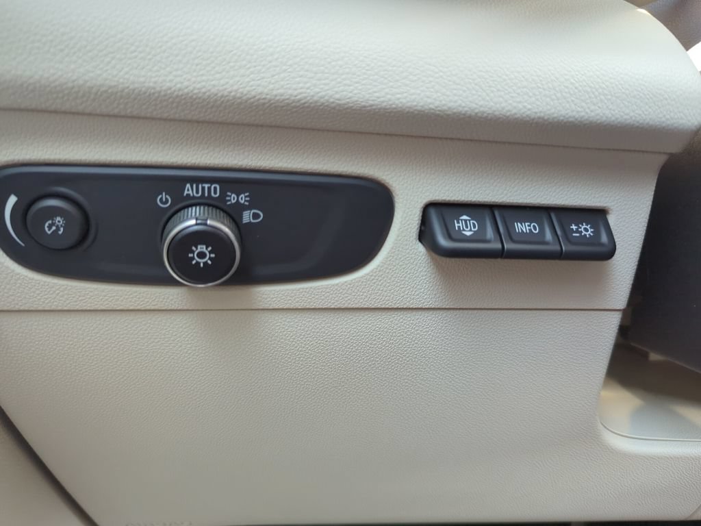 Used 2023 Buick Envision Avenir AWD/4WD image 25