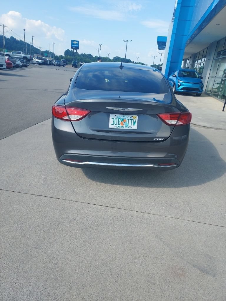 Used 2017 Chrysler 200 Limited Platinum FWD image 4