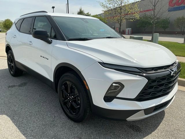 Used 2025 Chevrolet Blazer LT w/ Convenience Package FWD image 2