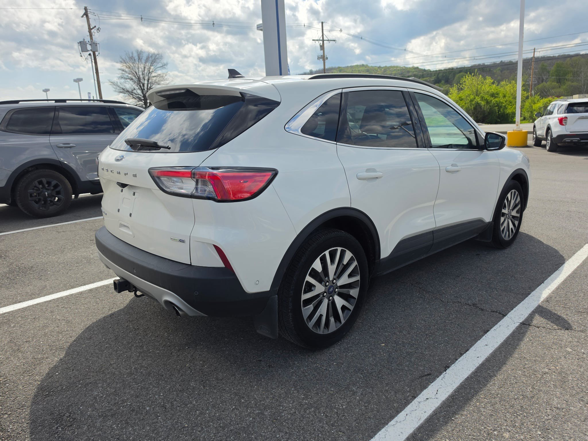 Used 2020 Ford Escape Titanium AWD/4WD image 3