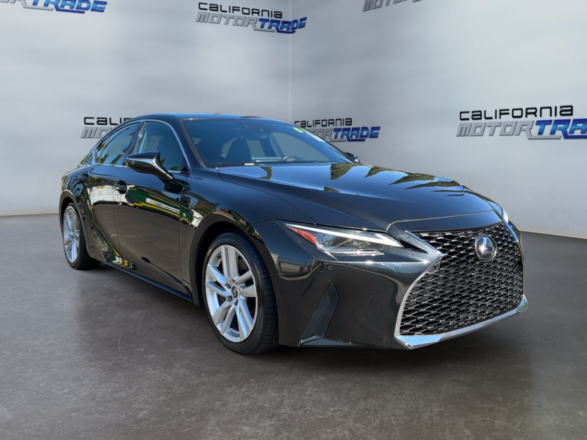 Used 2021 Lexus IS 300 w/ Comfort Package RWD image 3