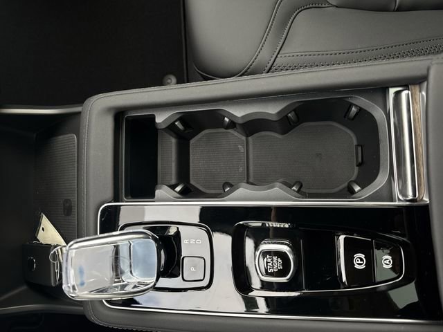 New 2026 Volvo XC90 B6 Plus w/ Protection Package Premier AWD/4WD image 36