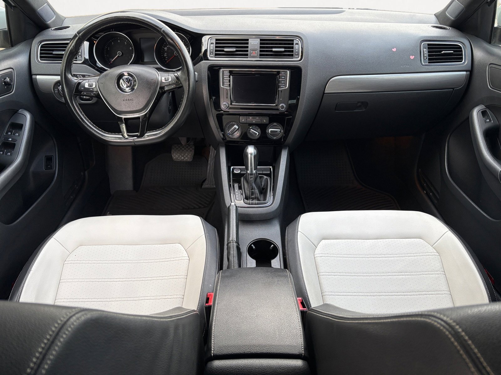 Used 2016 Volkswagen Jetta Sport image 4