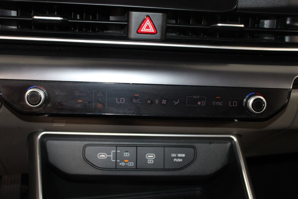 Used 2025 Kia Carnival FWD image 28