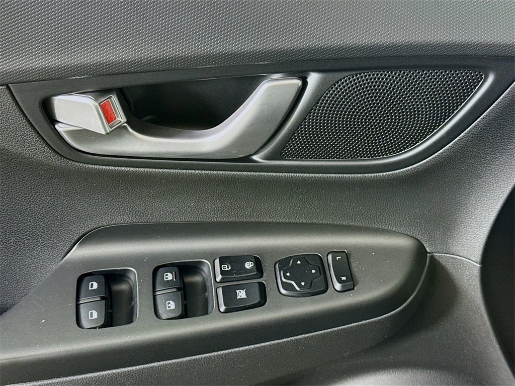 Certified 2022 Hyundai Kona SEL w/ Convenience Package image 24