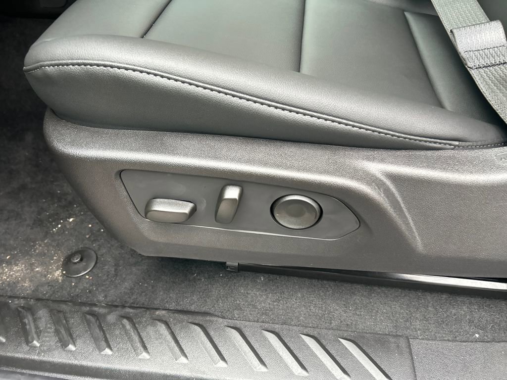 New 2026 GMC Canyon Elevation w/ Convenience Package image 13