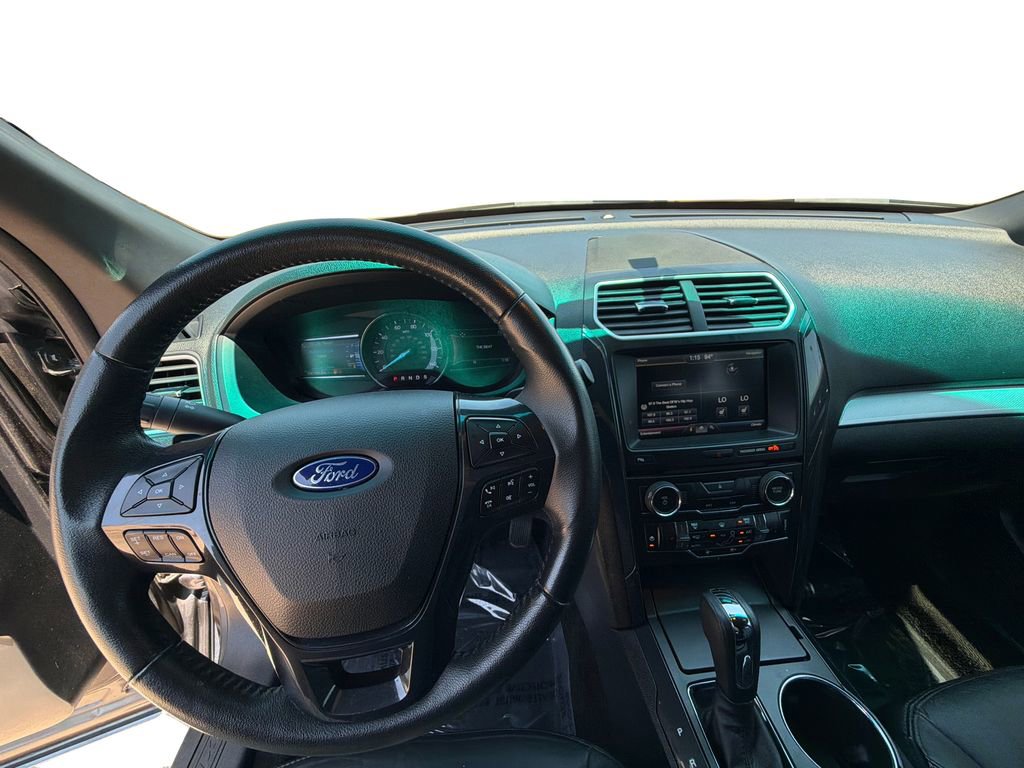 Used 2016 Ford Explorer XLT w/ Equipment Group 202A FWD image 21