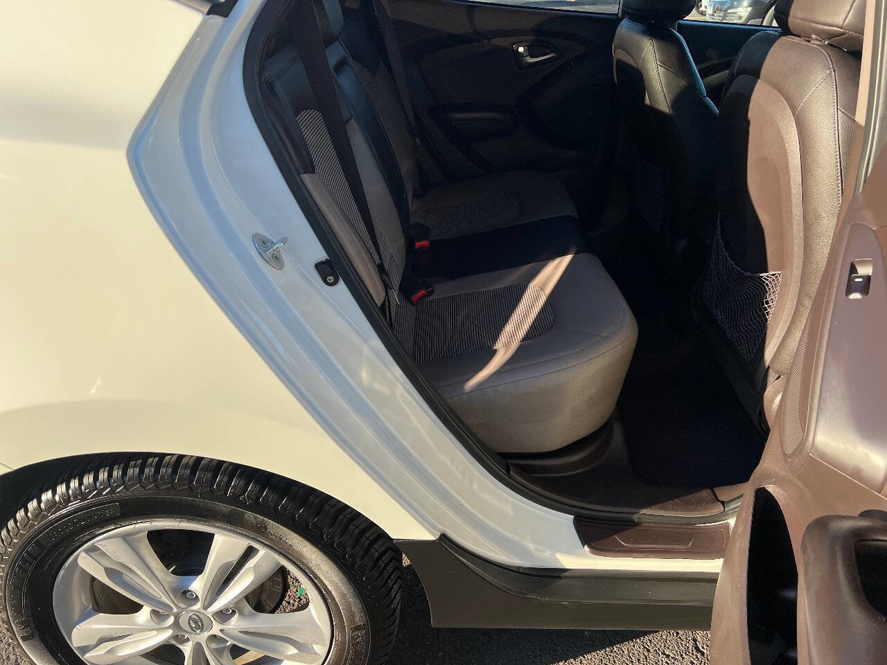 Used 2011 Hyundai Tucson GLS image 22