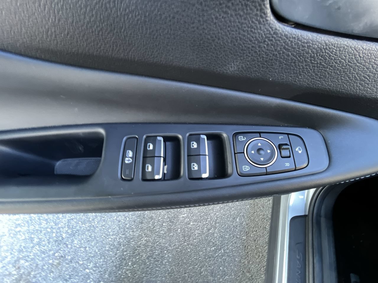 Used 2023 Hyundai Santa Fe Limited w/ Cargo Package AWD/4WD image 4