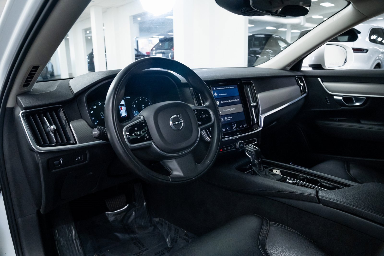 Used 2017 Volvo V90 T6 Cross Country image 18